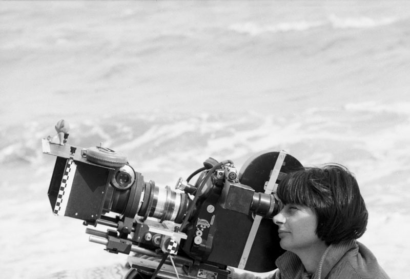 Agnès Varda sur le tournage du film Les Créatures (1965). Photographie : Marilù Parolini © ciné-tamaris
