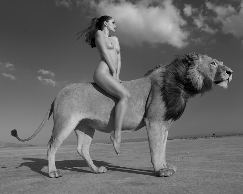 Sylvie Blum Angela rides the Lion 2008 © Sylvie Blum